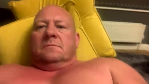 col4nows online show from October 13, 2025, 9:37 pm