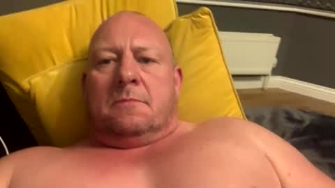 col4nows online show from November 12, 2025, 11:03 pm