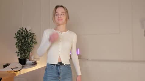 Kate  online show from March 18, 2026, 7:33 am