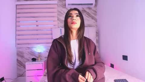 colett online show from November 11, 2025, 11:54 am