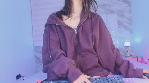 colett online show from November 12, 2025, 11:54 am