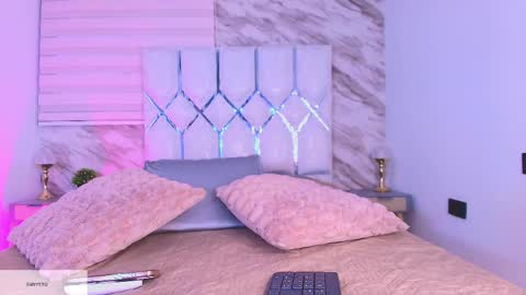 colett online show from April 15, 2026, 12:01 pm