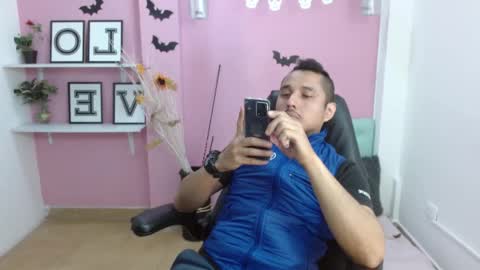 colombiachatur online show from October 30, 2025, 12:56 am