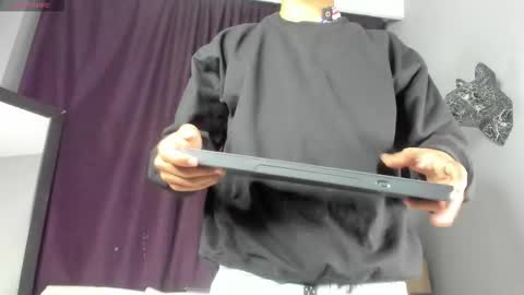 colstorw_ online show from December 17, 2025, 9:59 am