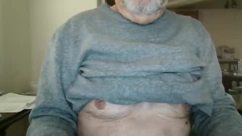 Snapshot of comeonmymouth chatting on April 19, 2026, 1:43 pm comeonmymouth online show from April 19, 2026, 1:43 pm