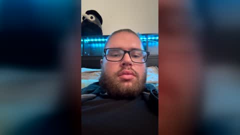 Snapshot of comfortable_bite chatting on December 15, 2025, 10:25 pm Comfortable bite online show from December 15, 2025, 10:25 pm