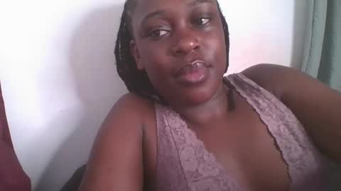 Snapshot of comicalcara chatting on January 14, 2025, 12:00 am Cara online show from January 14, 2025, 12:00 am