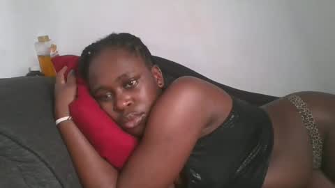 Snapshot of comicalcara chatting on February 13, 2025, 3:03 pm Cara online show from February 13, 2025, 3:03 pm