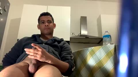 comobailamioso online show from March 12, 2025, 10:50 pm