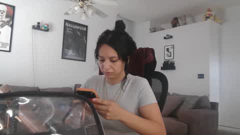 Snapshot of controllercutie chatting on February 19, 2026, 3:41 pm controllercutie online show from February 19, 2026, 3:41 pm