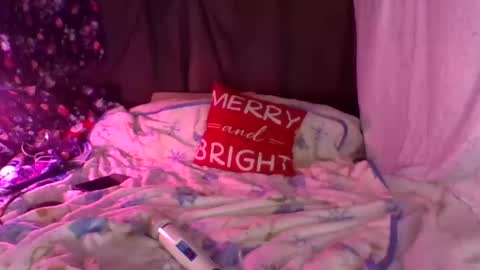 Snapshot of cookiebrookie6998 chatting on December 27, 2024, 10:34 am MommyB69 online show from December 27, 2024, 10:34 am
