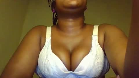 Snapshot of coolgirl001 chatting on February 13, 2026, 2:07 am coolgirl001 online show from February 13, 2026, 2:07 am