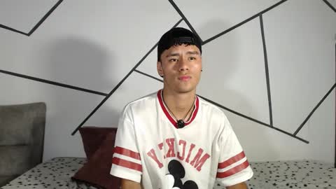 Snapshot of cooper_shiro chatting on February 16, 2026, 6:37 pm shiro online show from February 16, 2026, 6:37 pm