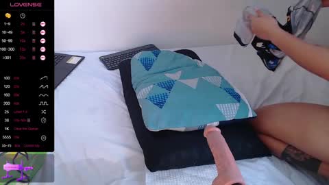 coraline2911 online show from December 6, 2024, 7:23 pm