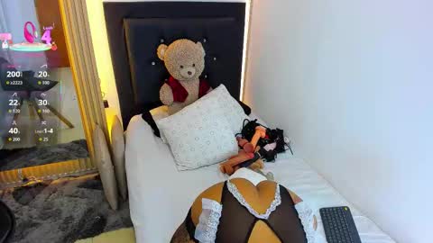 Coraline connected from 10 pm to 6 am Colombia time online show from November 27, 2025, 1:07 am