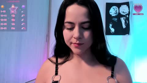 Coralinekam1 online show from January 17, 2025, 4:04 pm