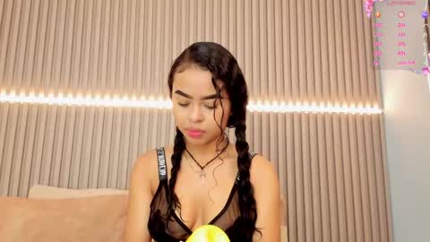 coralineross_ online show from March 11, 2025, 11:12 am