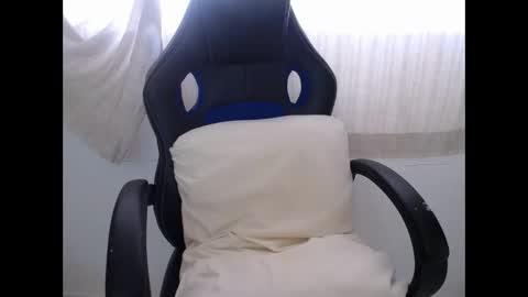 corolaxxl online show from December 19, 2025, 7:21 pm