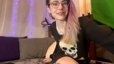 Snapshot of corolineclovr_and_kirkinator chatting on March 10, 2025, 2:50 am corolineclovr_and_kirkinator online show from March 10, 2025, 2:50 am