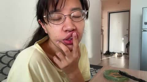 Snapshot of cosmo_pussy chatting on October 15, 2025, 11:10 am Lina online show from October 15, 2025, 11:10 am