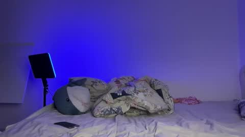 Snapshot of cosmo_pussy chatting on December 18, 2025, 12:44 pm Lina online show from December 18, 2025, 12:44 pm