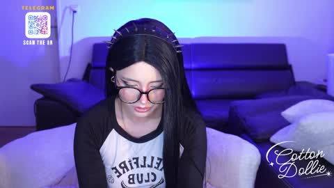 Dollie  online show from May 28, 2026, 11:51 am