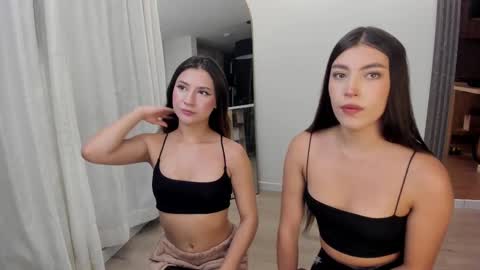 couple_funnyy online show from March 11, 2025, 1:59 am