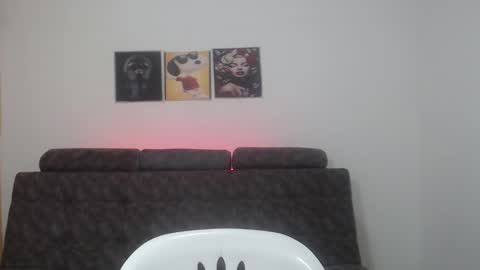  ALEJANDRO Y EMILY  online show from March 12, 2025, 2:34 pm