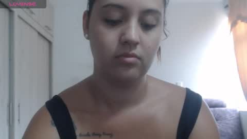  ALEJANDRO Y EMILY  online show from December 5, 2025, 6:37 pm