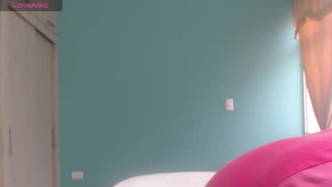  ALEJANDRO Y EMILY  online show from December 15, 2025, 12:31 pm