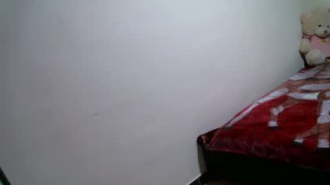 couplecaliente10 online show from December 1, 2025, 11:59 am