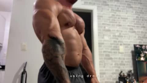 couplemuscle40 online show from March 3, 2026, 2:07 am