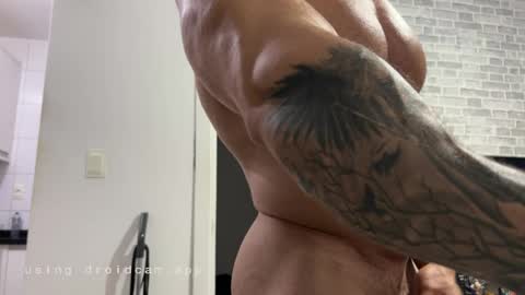 couplemuscle40 online show from April 1, 2026, 1:17 am