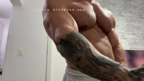 Snapshot of couplemuscle40 chatting on July 11, 2026, 6:10 pm couplemuscle40 online show from July 11, 2026, 6:10 pm