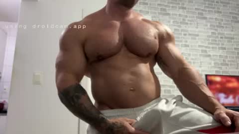 Snapshot of couplemuscle40 chatting on July 13, 2026, 9:17 pm couplemuscle40 online show from July 13, 2026, 9:17 pm