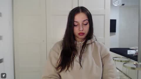 Courtney online show from November 3, 2025, 3:13 pm