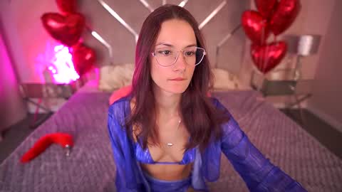 cozymell online show from February 18, 2025, 3:21 am