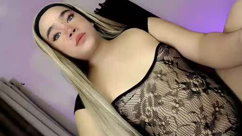 Hot Ayisha online show from March 15, 2026, 7:42 pm