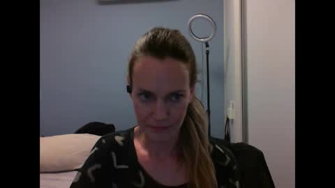 Anny online show from October 29, 2025, 12:35 am