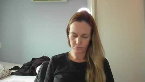 Anny online show from November 14, 2025, 12:04 pm