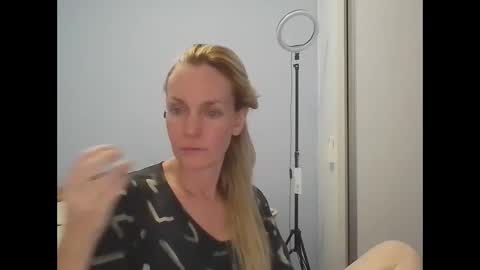 Anny online show from April 4, 2026, 12:31 am