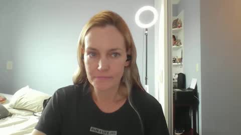 Anny online show from April 7, 2026, 12:05 pm