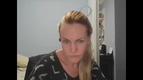 Anny online show from April 8, 2026, 12:10 am