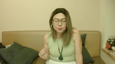 Kelly   online show from October 12, 2025, 3:33 pm