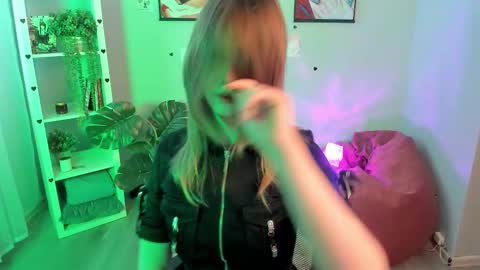 Snapshot of crazysound chatting on February 21, 2026, 1:12 pm Alice online show from February 21, 2026, 1:12 pm