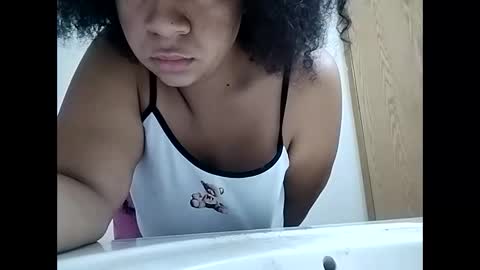 creamyellax online show from February 15, 2026, 1:31 pm