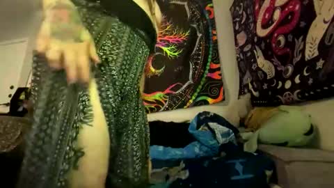 Snapshot of creamykellz chatting on October 12, 2025, 1:54 pm creamykellz online show from October 12, 2025, 1:54 pm