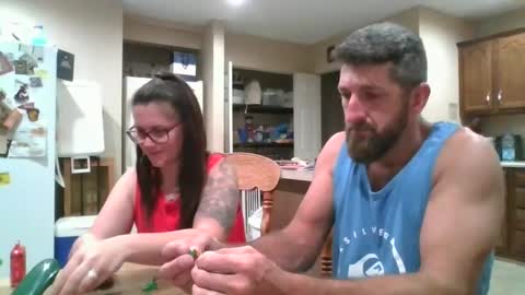 Snapshot of creeksidecouple chatting on September 29, 2025, 3:44 am Creeksidecouple online show from September 29, 2025, 3:44 am