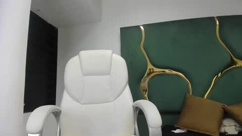 Snapshot of criistaal__ chatting on February 3, 2025, 8:24 am Criistaal   online show from February 3, 2025, 8:24 am