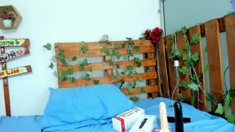 cris_dulce online show from February 22, 2026, 12:12 am